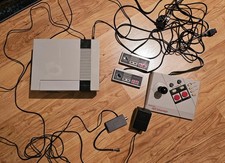 NES Nintendo Entertainment System Console W/ 10 GAMES And Advantage Joystick