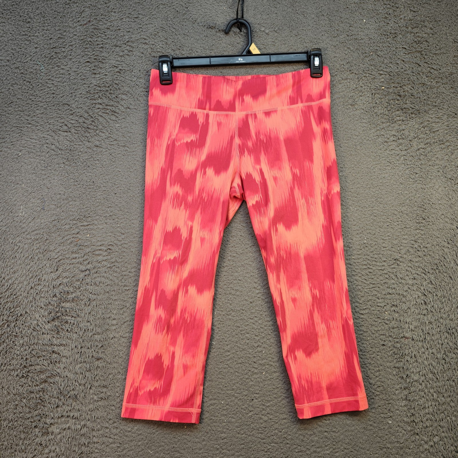 Under Armour Womens High Rise Cropped Capri Leggings Large Red Pink Athletic Gym Workout