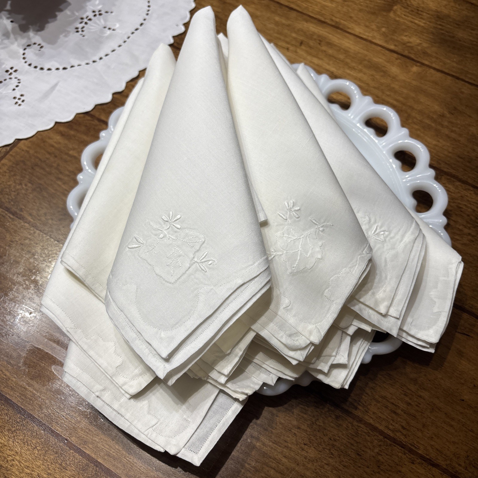 Vtg Hand Appliquéd & Embroidered In Madeira Off White Ginger napkins Set of 15 thumbnail 2