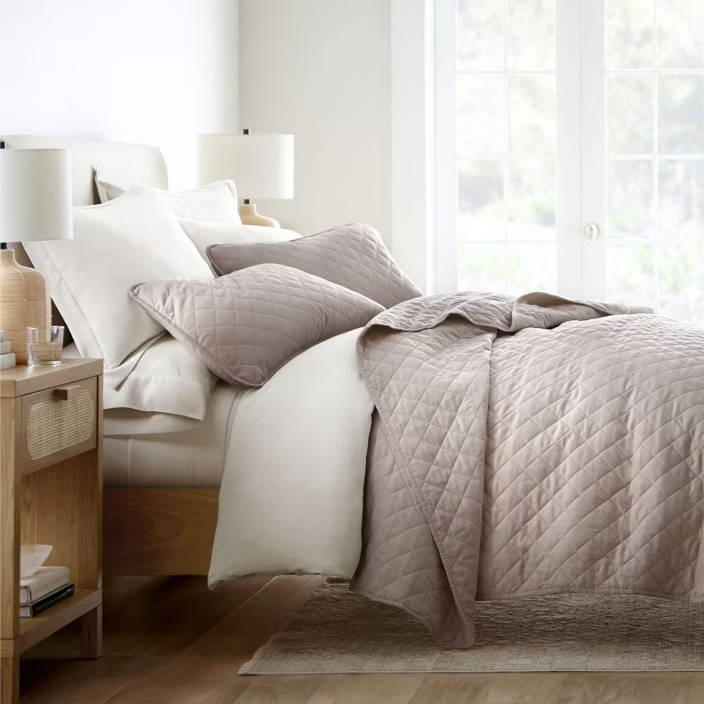 Stripes Floral and Diamonds Quilted Coverlet Set With Shams - Becky Cameron 11790₽