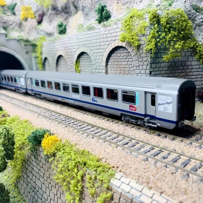 TRIX FRET E186 SNCF Echelle HO Locomotive Electrique - Argentée (22165)