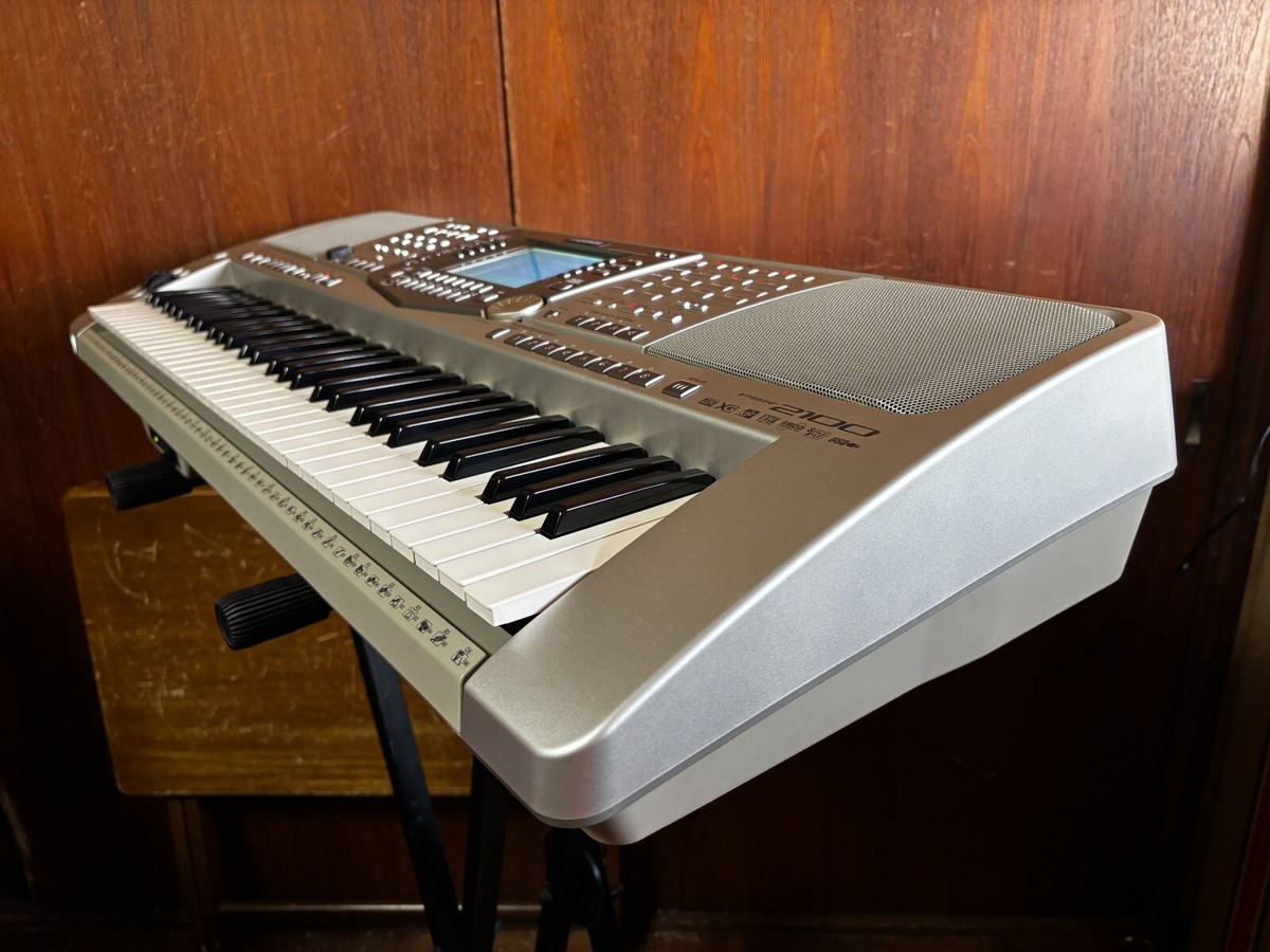 Yamaha PSR-2100 61-key PORTATONE Electric Keyboard w/ bag Yamaha PSR-2100 61-key PORTATONE Electric Keyboard w/ bag