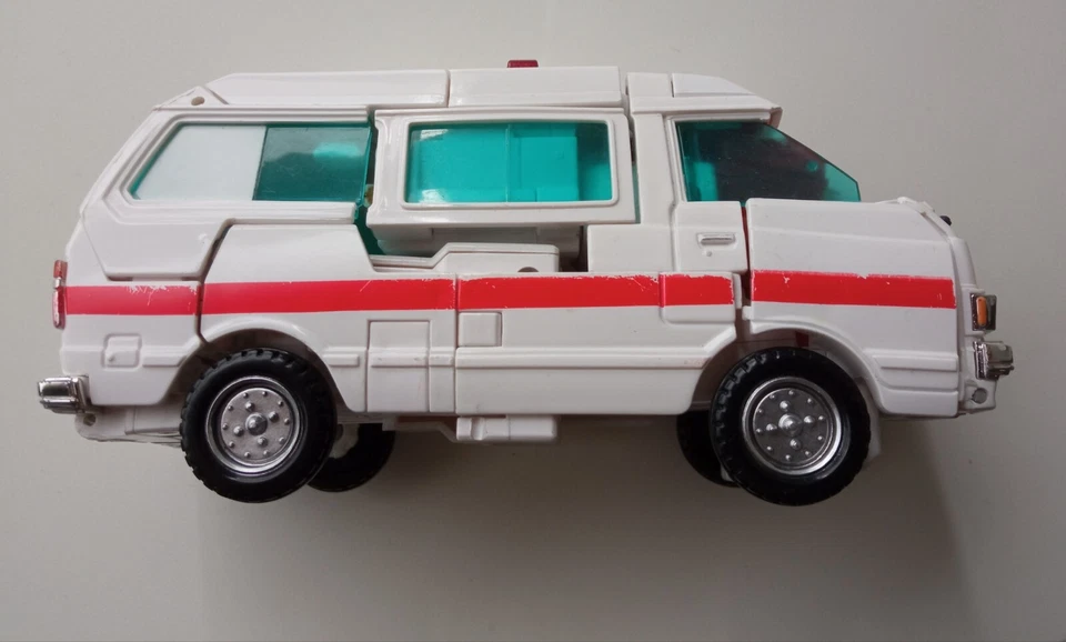 * TRANSFORMERS RATCHET AMBULANCE G1 TAKARA TOMY - Imagen 3 de 4