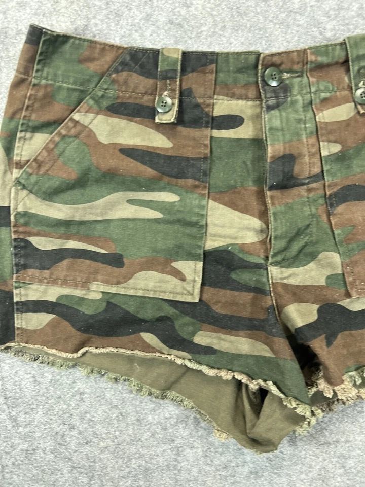 Pantalones Cortos Forever 21 Para Mujer Camuflados Talla 30 Verde Camuflaje Tiro Alto Utilitario Foto 3 de 4
