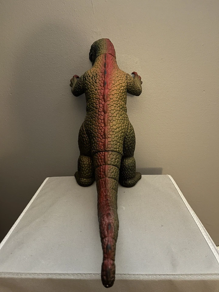 RARE VINTAGE 1986 Dor Mei Hong Kong 15” GOJIRA (GODZILLA) Posable Action Figure! - Image 4 of 4