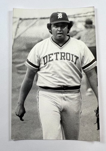 Aurelio Lopez (1979) Detroit Tigers Vintage Baseball Postcard PCDT