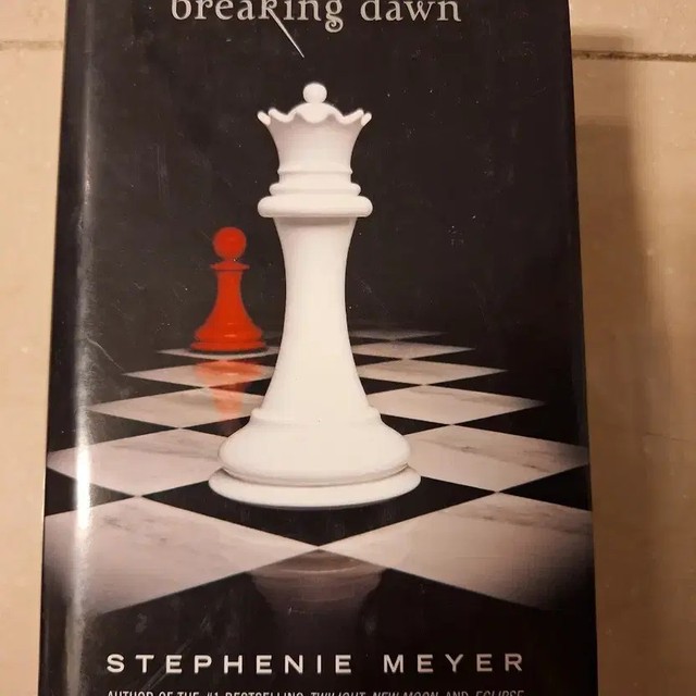 Stephanie Meyer Twilight Breaking Dawn Novel Book The Last in Series