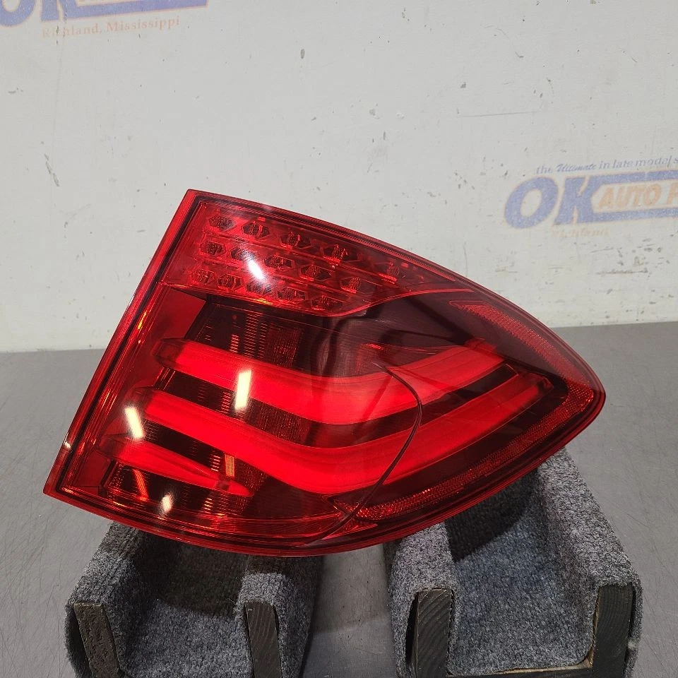 10 2010 BMW 550I GT LUZ TRASERA LUZ PASAJERO DERECHO Foto 3 de 4