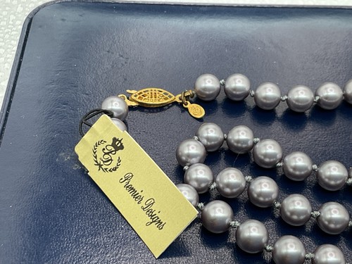 ¡NUEVO CON ETIQUETAS! COLLAR NUDO A MANO PERLA GRIS TAHITÍ "SAVANNAH" DE COLECCIÓN PREMIER DESIGNS 30" - Imagen 4 de 5