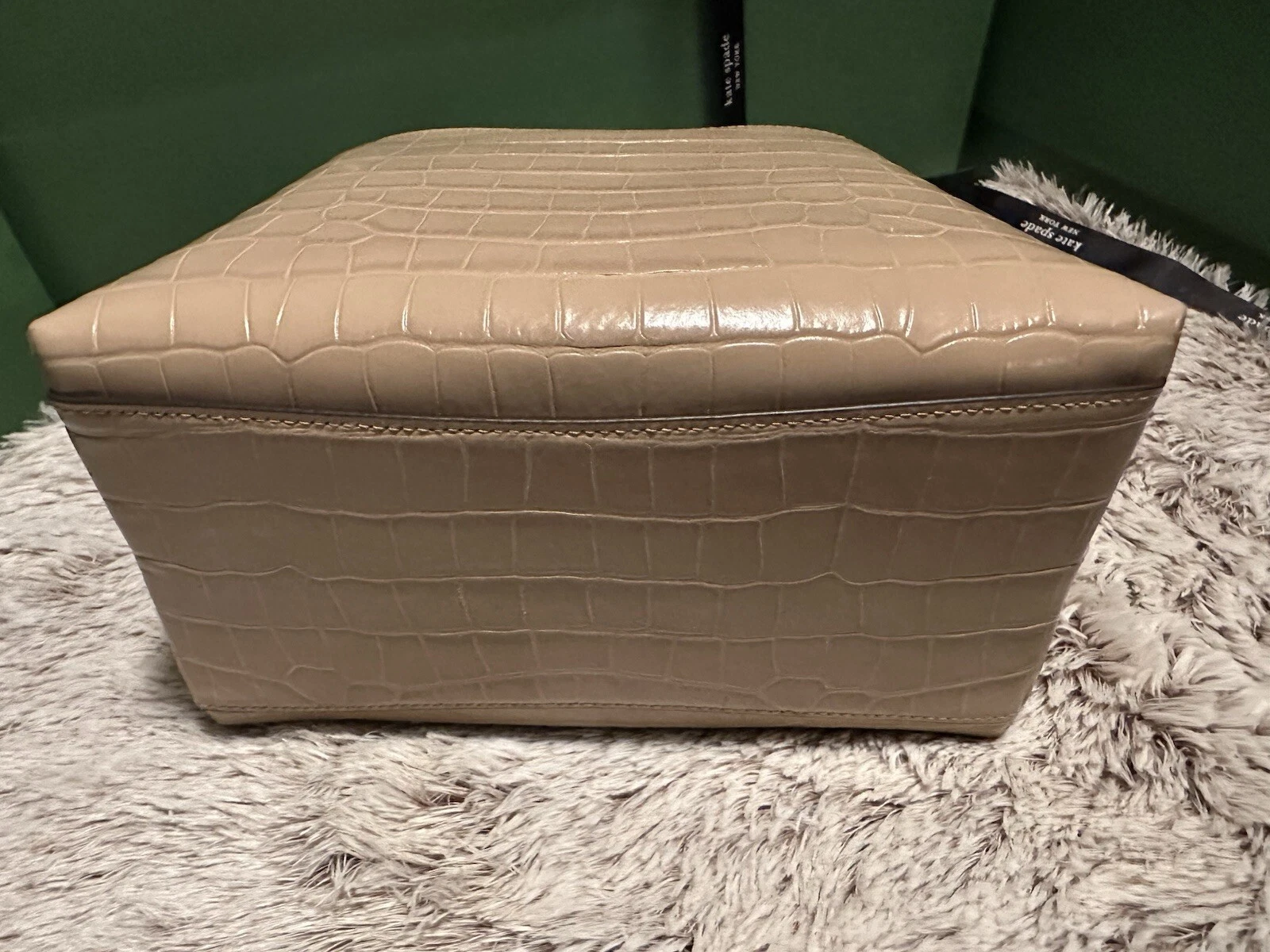 AUTENTICA NUOVA CON ETICHETTE $398 Kate Spade New York Knott borsa media con manico superiore in rilievo Croc