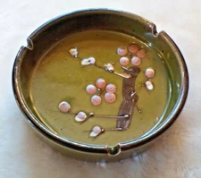VINTAGE ART POTTERY GLAZED CERAMIC ASHTRAY 6.25" 3 SLOT MCM GREEN   