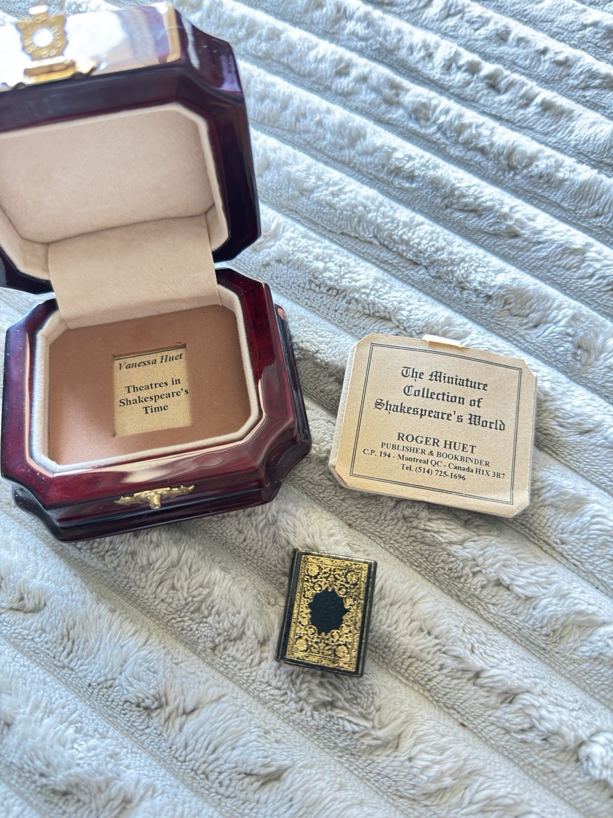 Miniature book "Theatres in Shakespeare's Time", published by Roger Huet.
