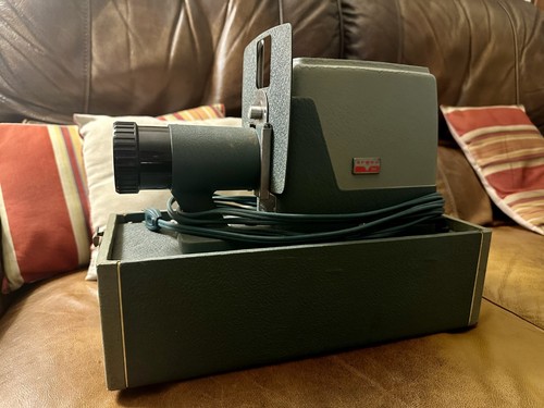 Vintage Argus 300 automatic slide Projector in Case WORKS
