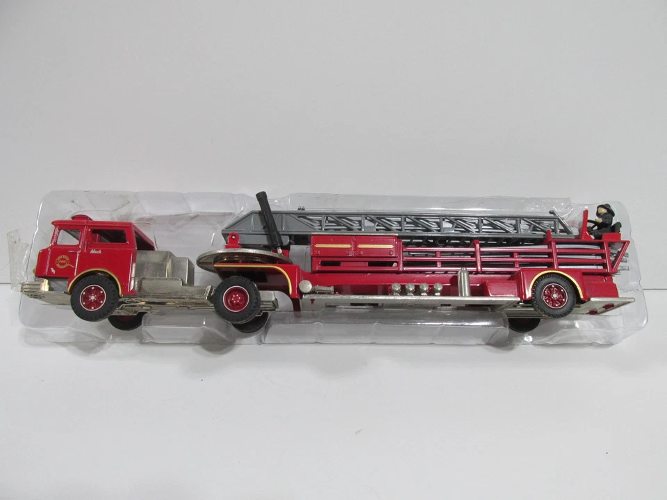corgi toys vintage 352101 AERIAL LADDER - Image 2 of 2