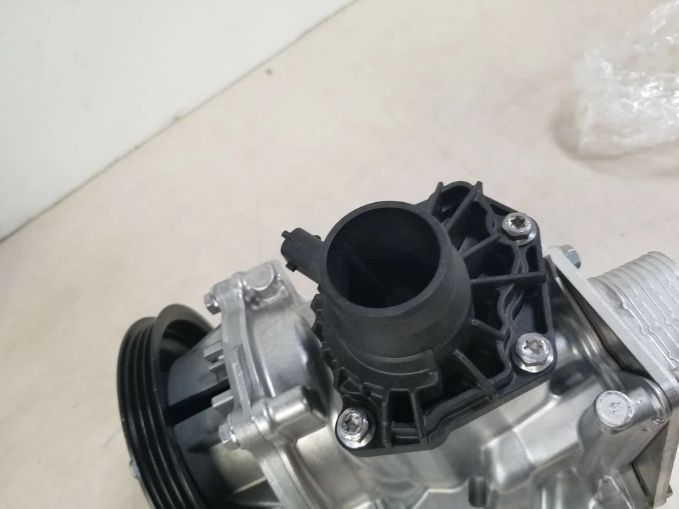 Bomba de agua Chevrolet GM OEM 16-18 motor Malibu 55493558 Foto 2 de 4