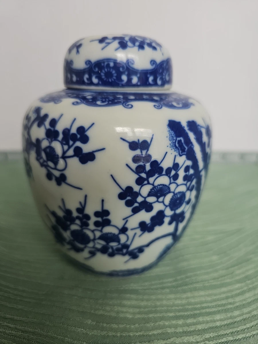 Blue And White Jar In Collectible Japanese Vases & Jars (1900-Now