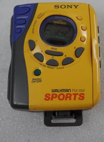 VINTAGE PORTABLE SPORTS SONY FM/AM WALKMAN CASSETTE FS495 WORKING