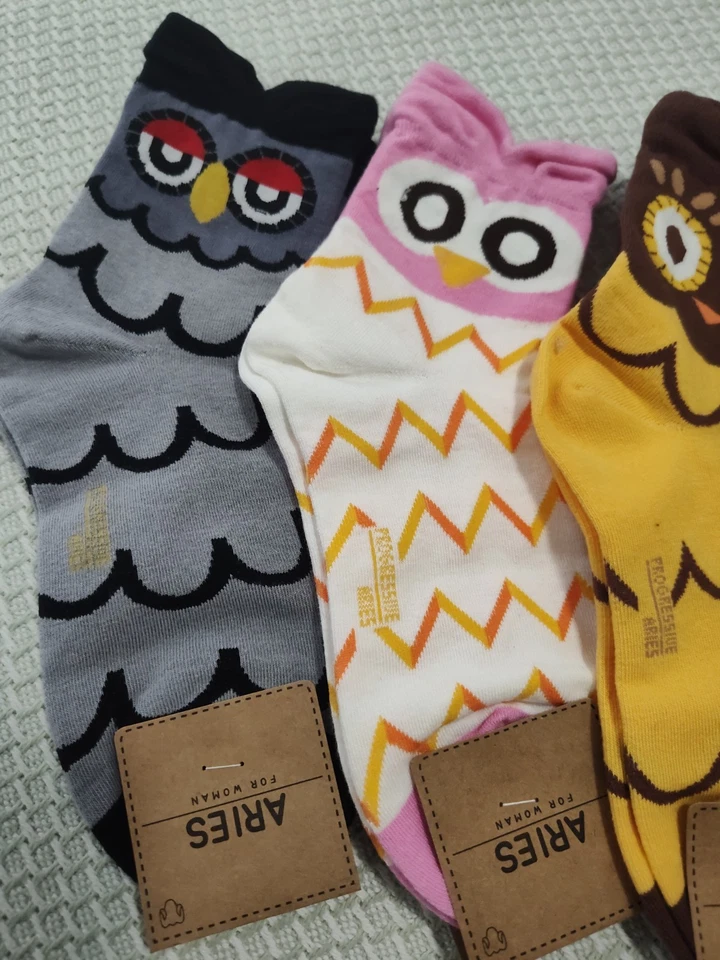 Women's NWT Lot of 4 Aries Progressive Owl Socks - Great Colors Size 7-9 Medium  - Image 2 of 4