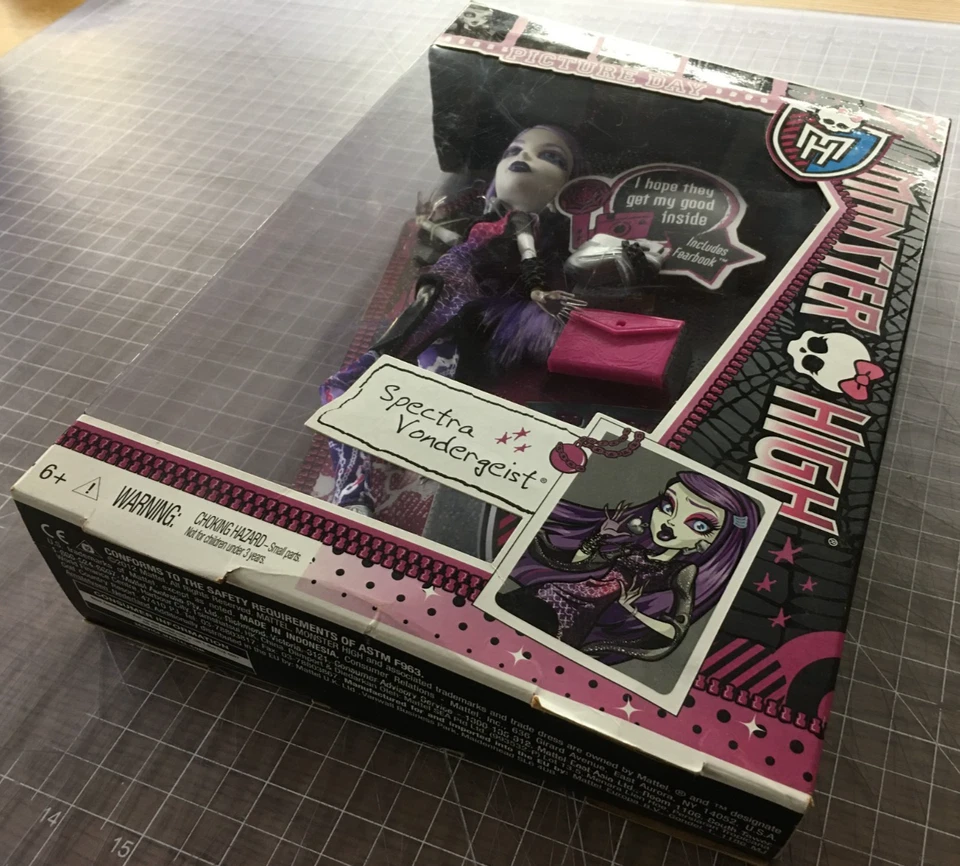 Monster High Picture Day Spectra Vondergeist Doll (Mattel, 2012) Y4312 - NIB - Image 3 of 4