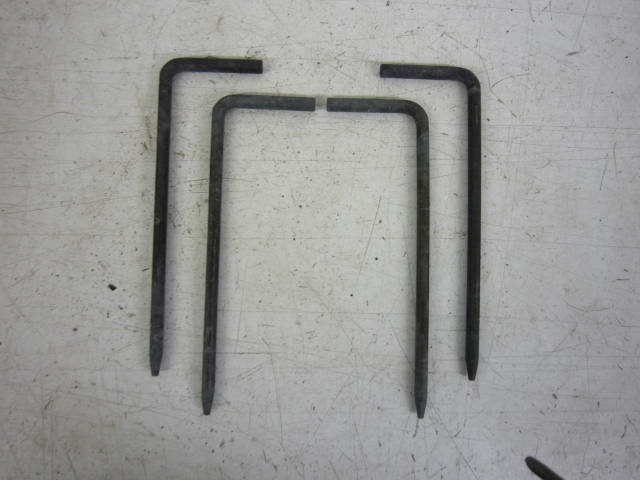 99-06 Silverado Sierra Tahoe Yukon Headlamp Headlight Mounting Pin Retainer USED