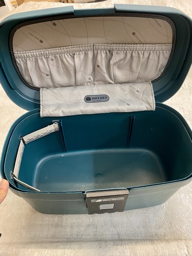 DELSEY DEEP GREEN ViNTAGE HARD VANiTY CASE with COMBiNATION LOCK USED BUT INTACT - Picture 4 of 9
