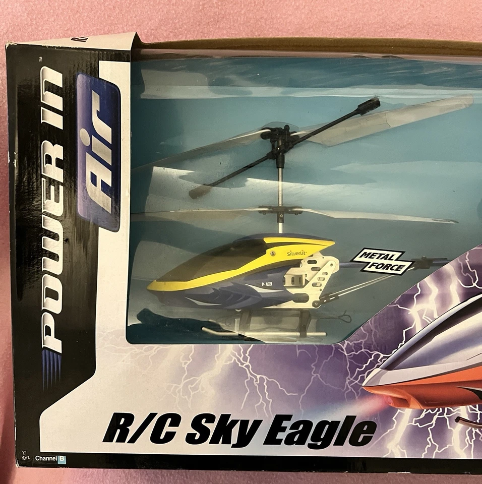 SilverLit Power in Air Sky Eye 2.4GHz 3 Channel Control RC Helicopter Autostable - Image 2 of 4