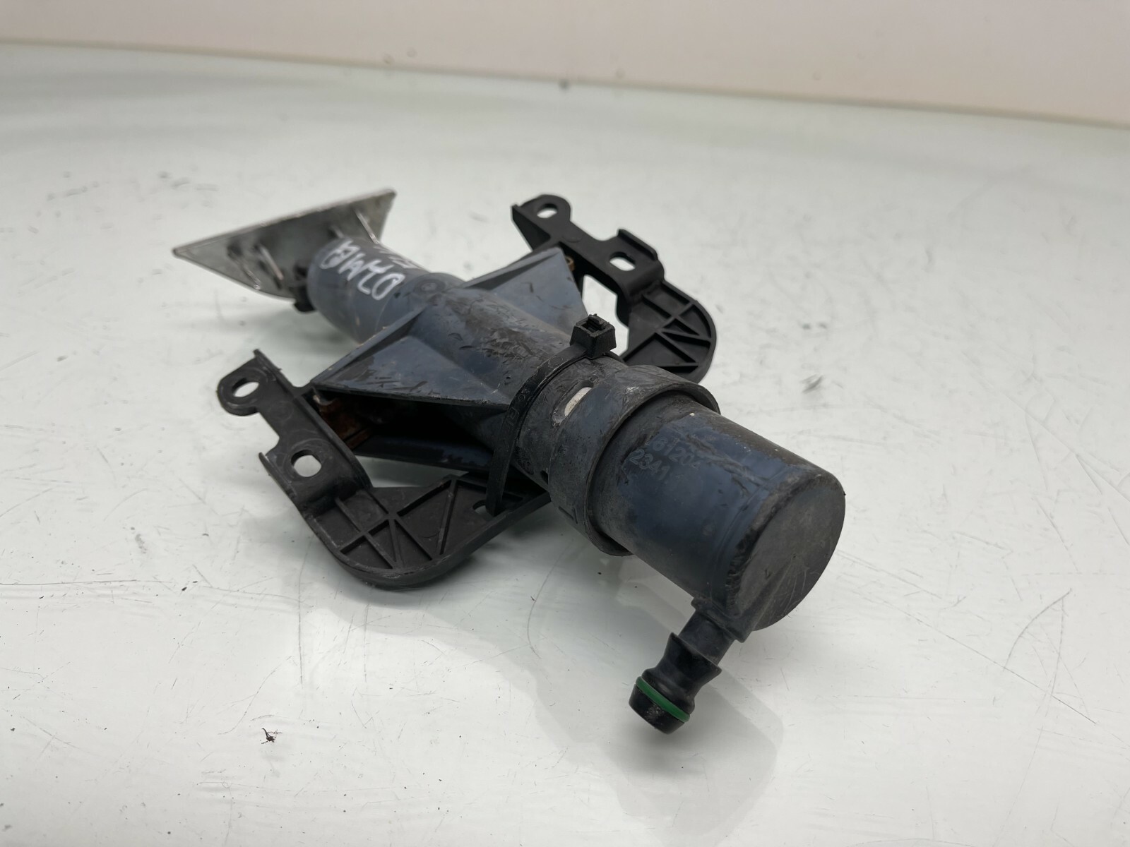 2007 Maserati Quattroporte LEFT HEAD LIGHT LAMP WASHER NOZZLE JET SPRAYER OEM