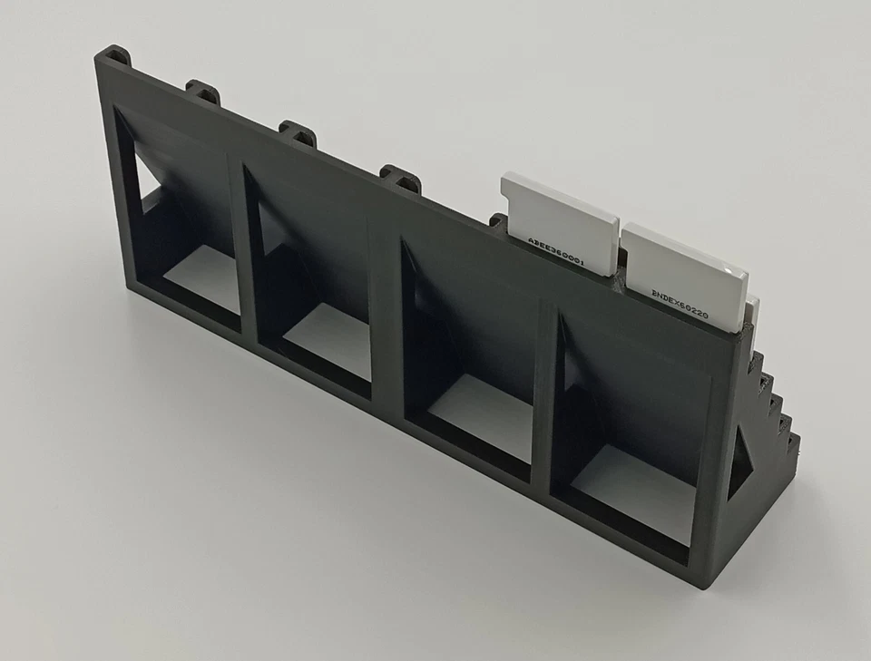 Nintendo DS y 3DS Display Stand Torre Soporte Estuche - Tiene capacidad para 36 juegos Foto 2 de 3