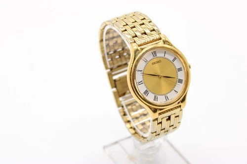 A Vintage Gents Seiko V701 Gold Tone Quartz Working Wristwatch