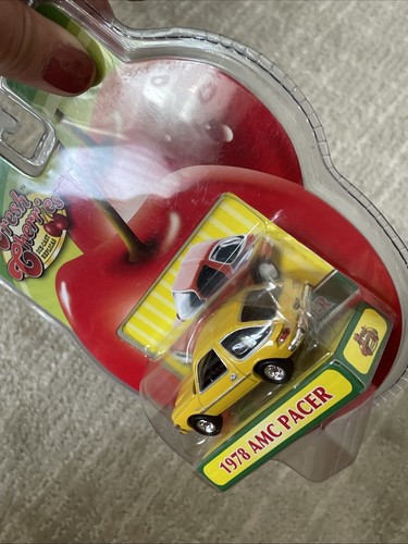 Motor Max Fresh Cherries 1978 AMC Pacer Hatchback 2-Door Yellow 1:64 - Picture 11 of 14