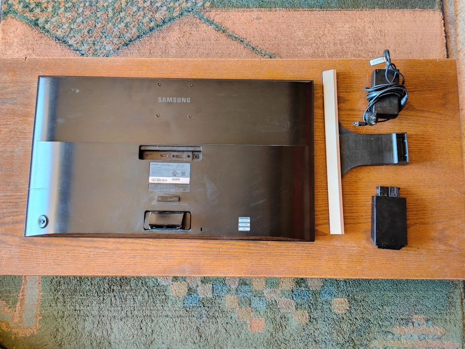 Samsung UE590 28" 4k monitor  - Image 2 of 2