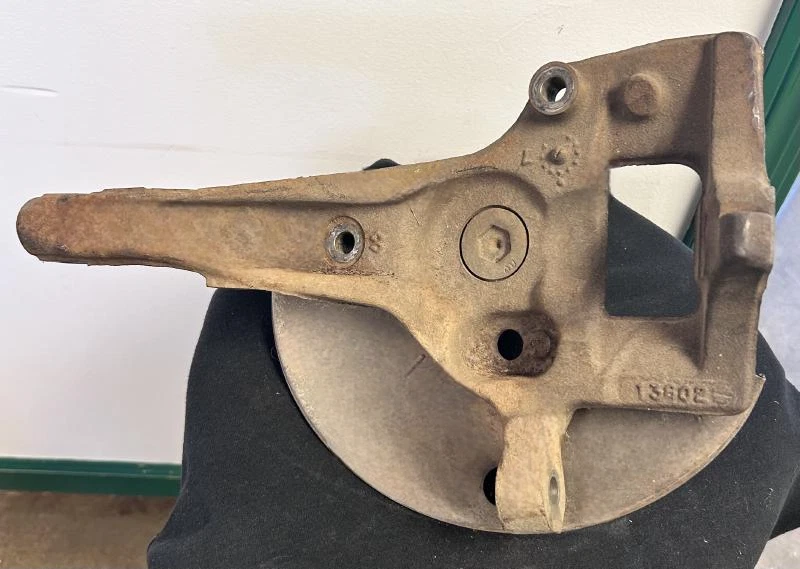 1998-2000 Ford Ranger Front Right Passenger Spindle/Knuckle 4x2, gasoline OEM - Image 2 of 4