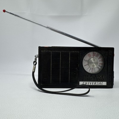 Vtg Universal 9 Transistor FM AM Pocket Radio Super Het Taiwan Dial Receives