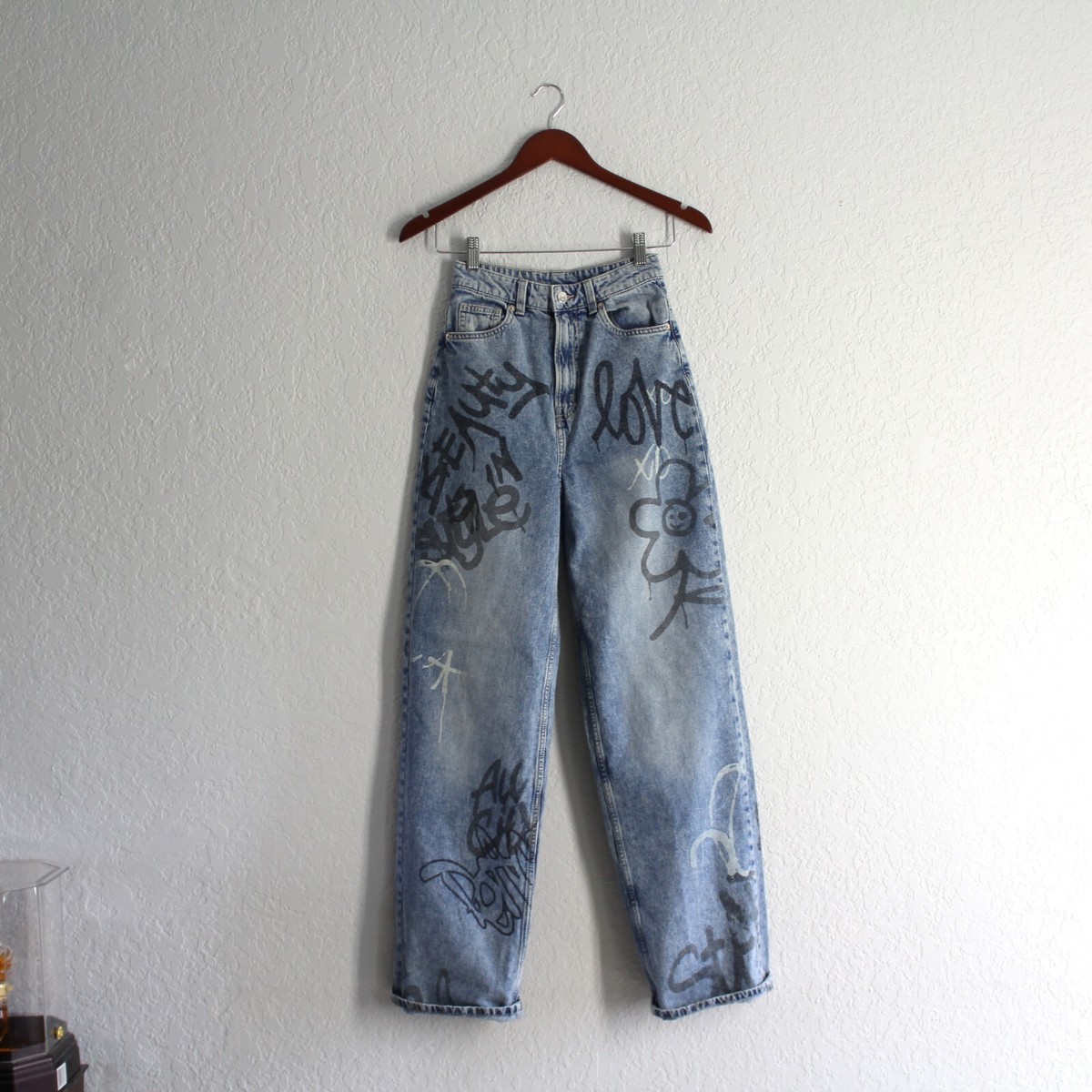 H&M Graffiti ultra High Waisted Wide Leg Jeans Size 0