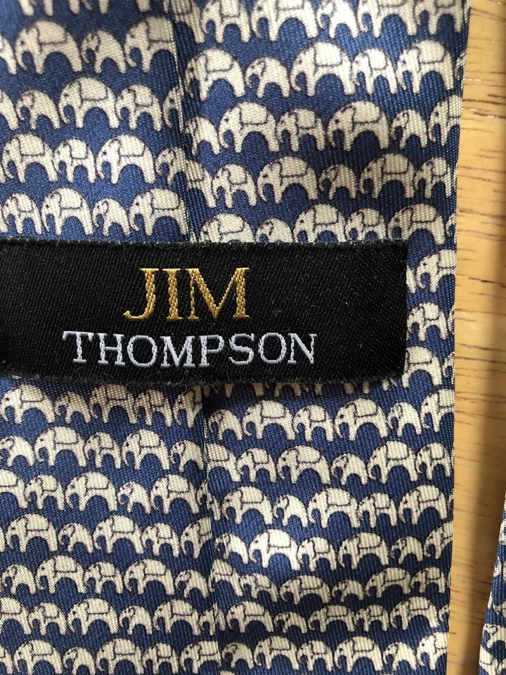 Corbata de Seda Jim Thompson Estampado Elefante Azul Blanco Hecha en Tailandia Foto 4 de 4