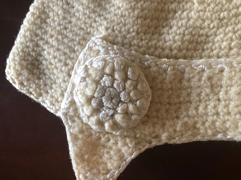 Vtg Baby/Doll Bonnet Knitted Beige handmade - Image 3 of 4