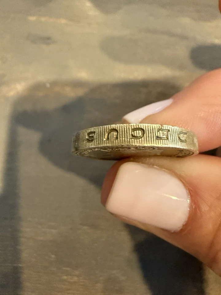 1993 Queen Elizabeth II One Pound coin upside-down rim error - Image 2 of 3