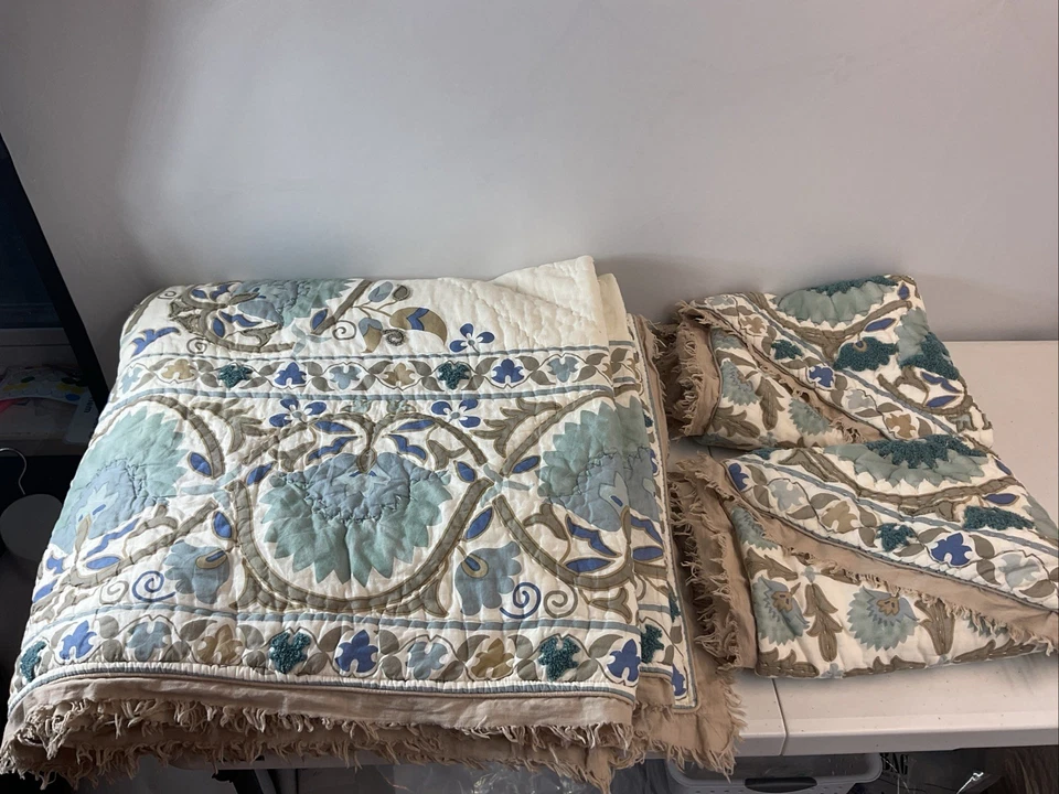 SOFT SURROUNDINGS JARDIN Moroccan Queen Quilt + 2 shams Blue Green Floral - Image 3 of 4