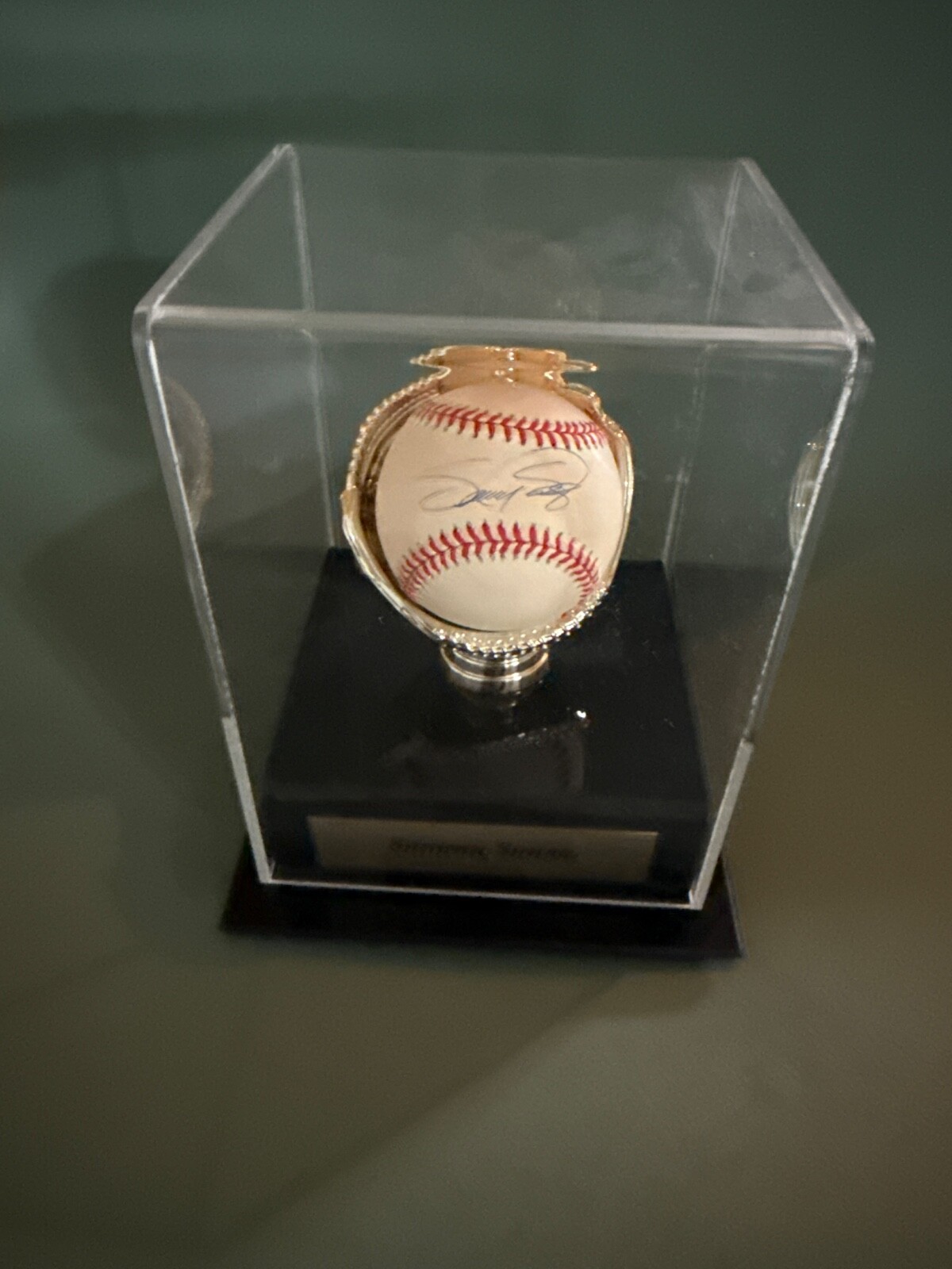 Sammy Sosa Autographed Signed Baseball with Mounted Memories Baseball Case 