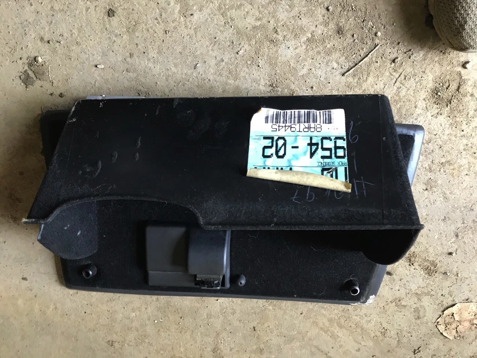 Guantera Lincoln Mark VIII 97 98 compartimento de almacenamiento  Foto 2 de 2