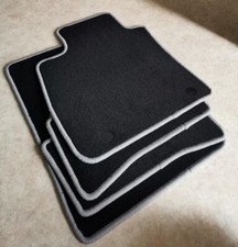 Set 4 Tapis De Sol Sur Mesure Pour RENAULT Clio IV 4 Velours NOIR Bords GRIS ALU