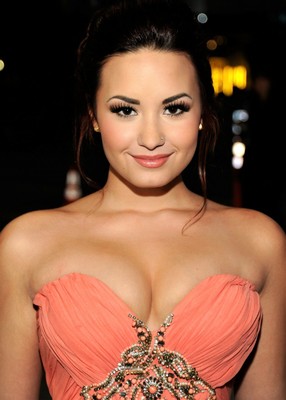 DEMI LOVATO ~ HEISSES DEKOLLETÉ ~ SEXY GLANZFOTO IM A4-FORMAT.  