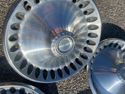 1970 to 1972 Plymouth Barracuda Satellite 14 inch hubcaps wheel covers nice - Picture 6 of 24