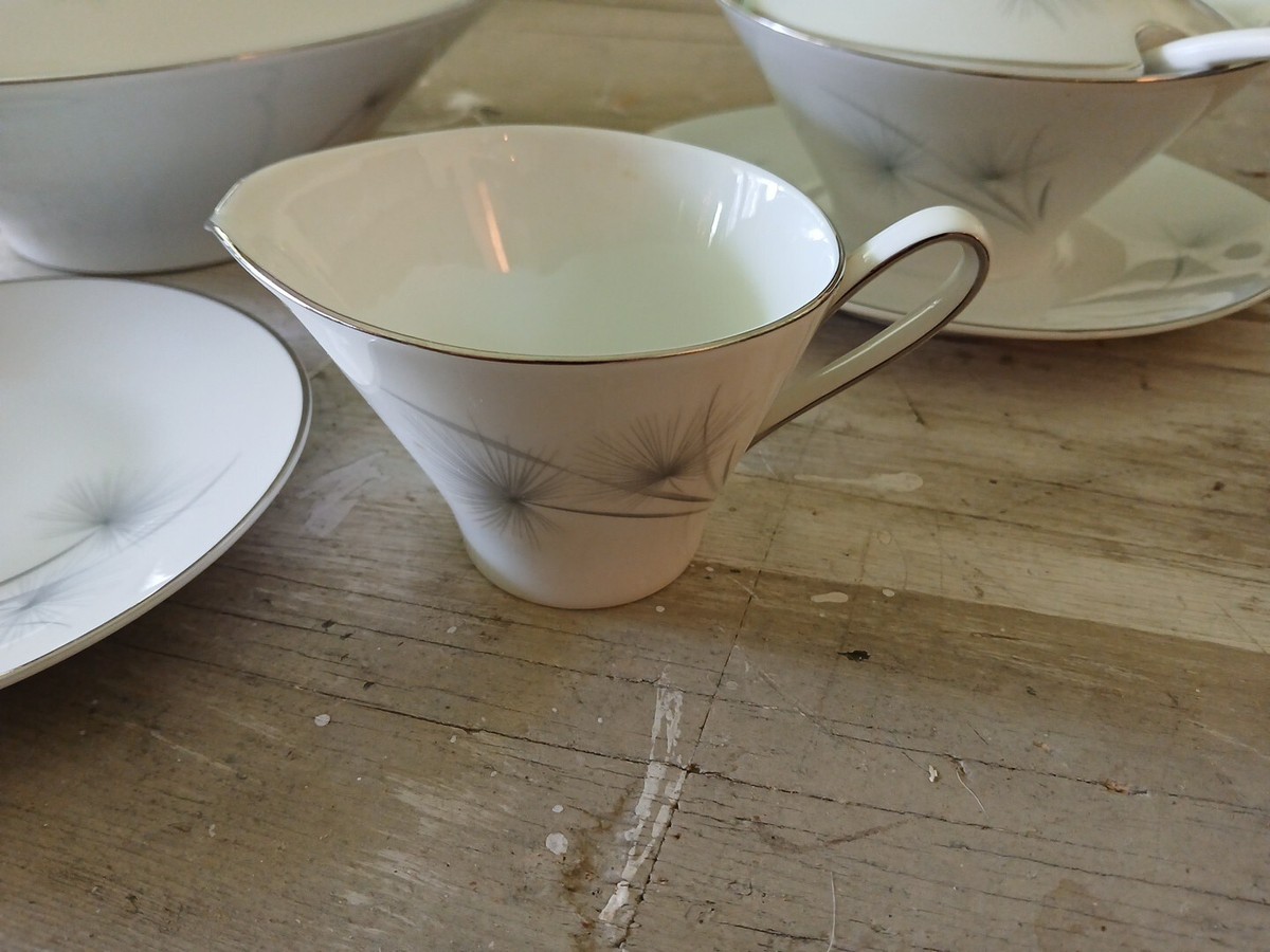 Hutschenreuther China Set Hohenberg Germany CM1814 Covered Serving