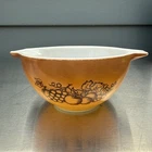 Vintage Pyrex 441 Old Orchard Grapes Cinderella 1.5 PT Nesting Mixing Bowl Small