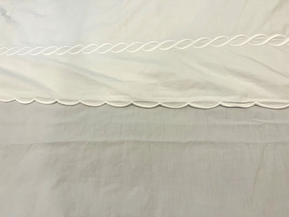 PRATESI full-queen white flat sheet w/ embroidered chain.  100% Egyptian cotton - Image 2 of 4