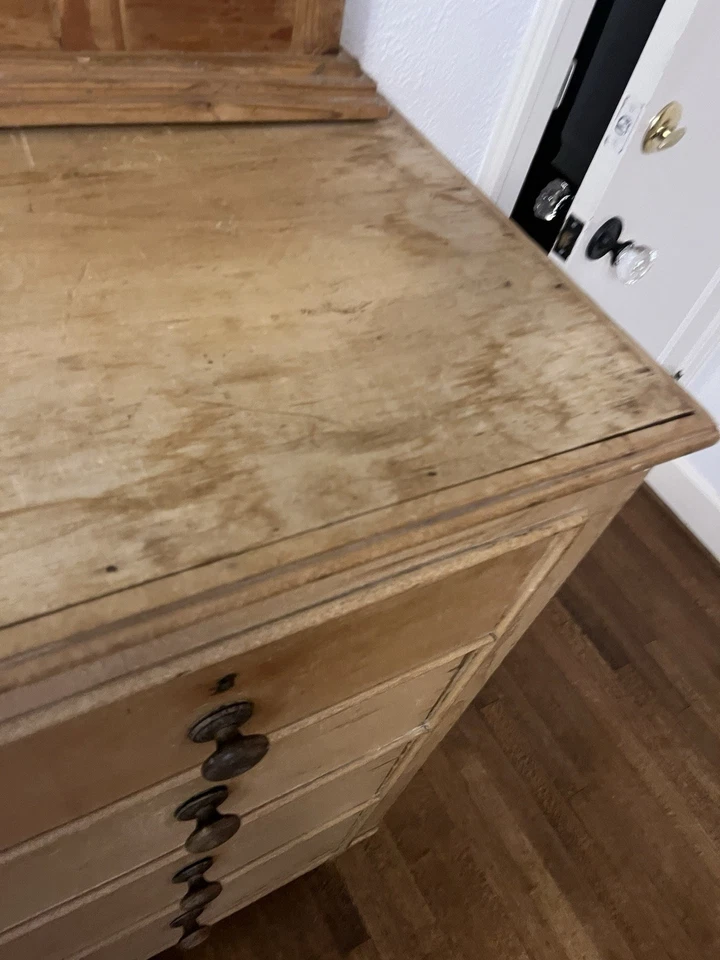 Antigua cómoda de pino de cinco cajones (el espejo está separado y gratis si quieres) Foto 3 de 4