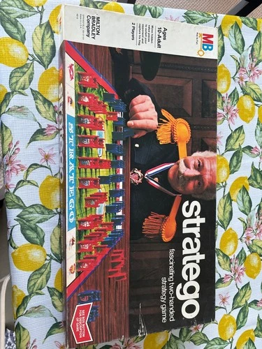 Vintage STRATEGO Board Game by Milton Bradley 4916 War Strategy 100% Complete