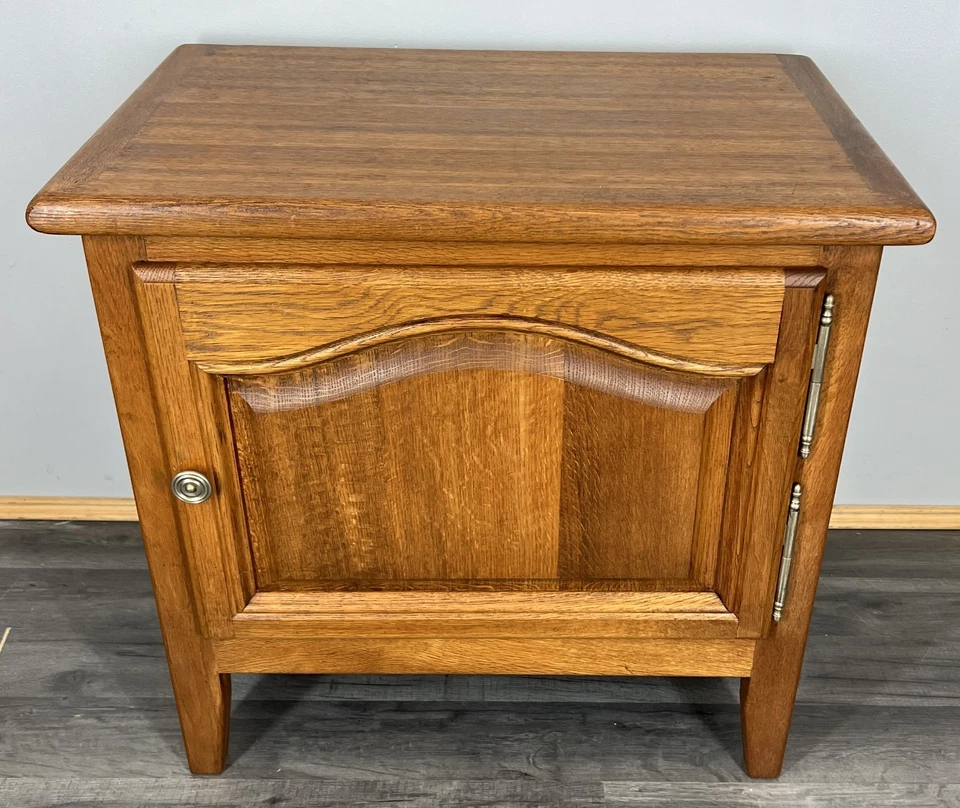 Par de mesitas de noche francesas vintage de roble armarios armarios LOTE 3950 Foto 3 de 4