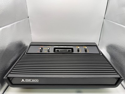 Atari 2600 Konsole CX-2600 AP (PAL) + 10 Spiele, Joystick, Katalog